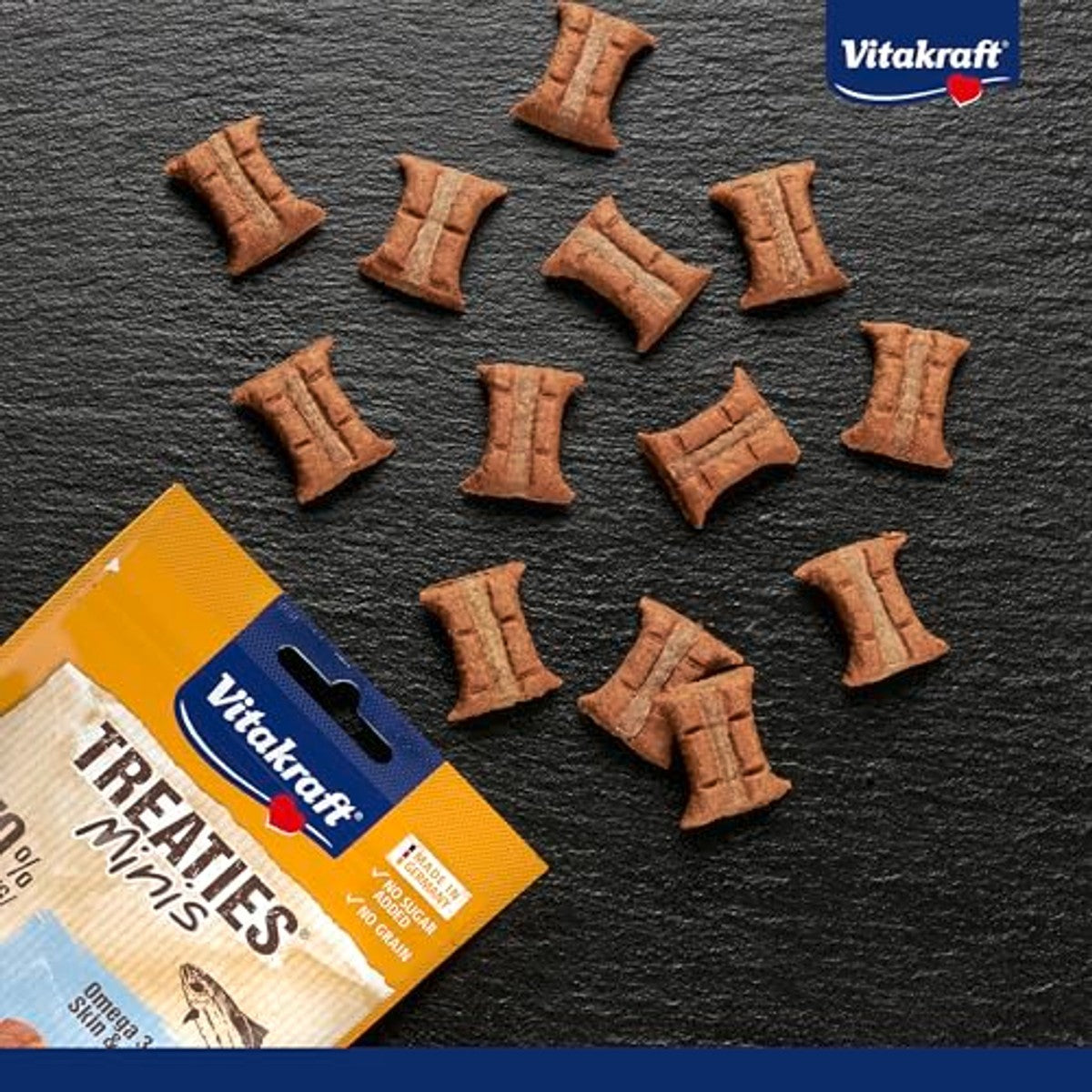 Vitakraft Treaties Minis, zachte hondensnack gevuld met zalm, met Omega 3, hondentrainingstraktaties (8 x 48 g) – Vitakraft