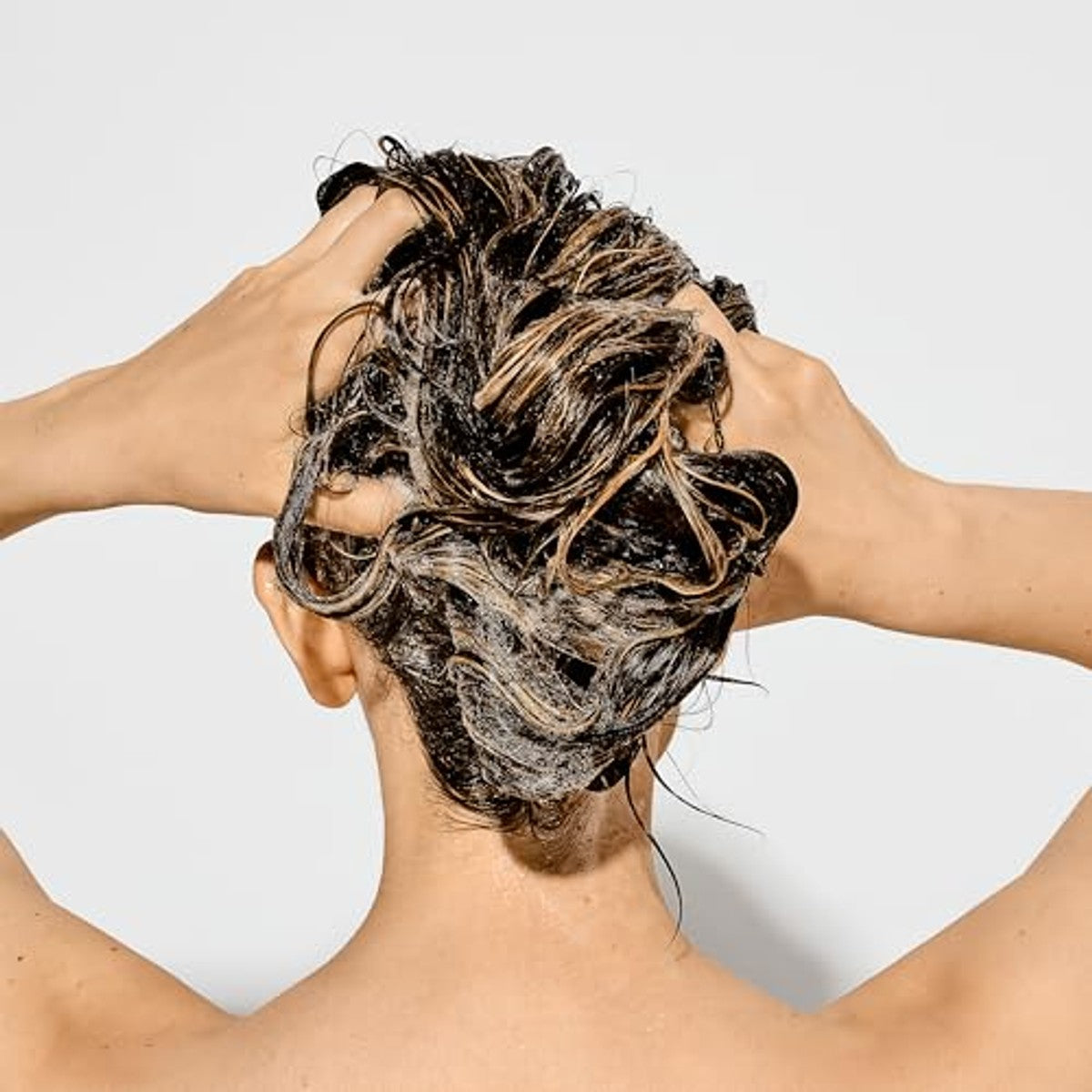 Bumble and bumble. Bond-Building Hair Repair Shampoo
