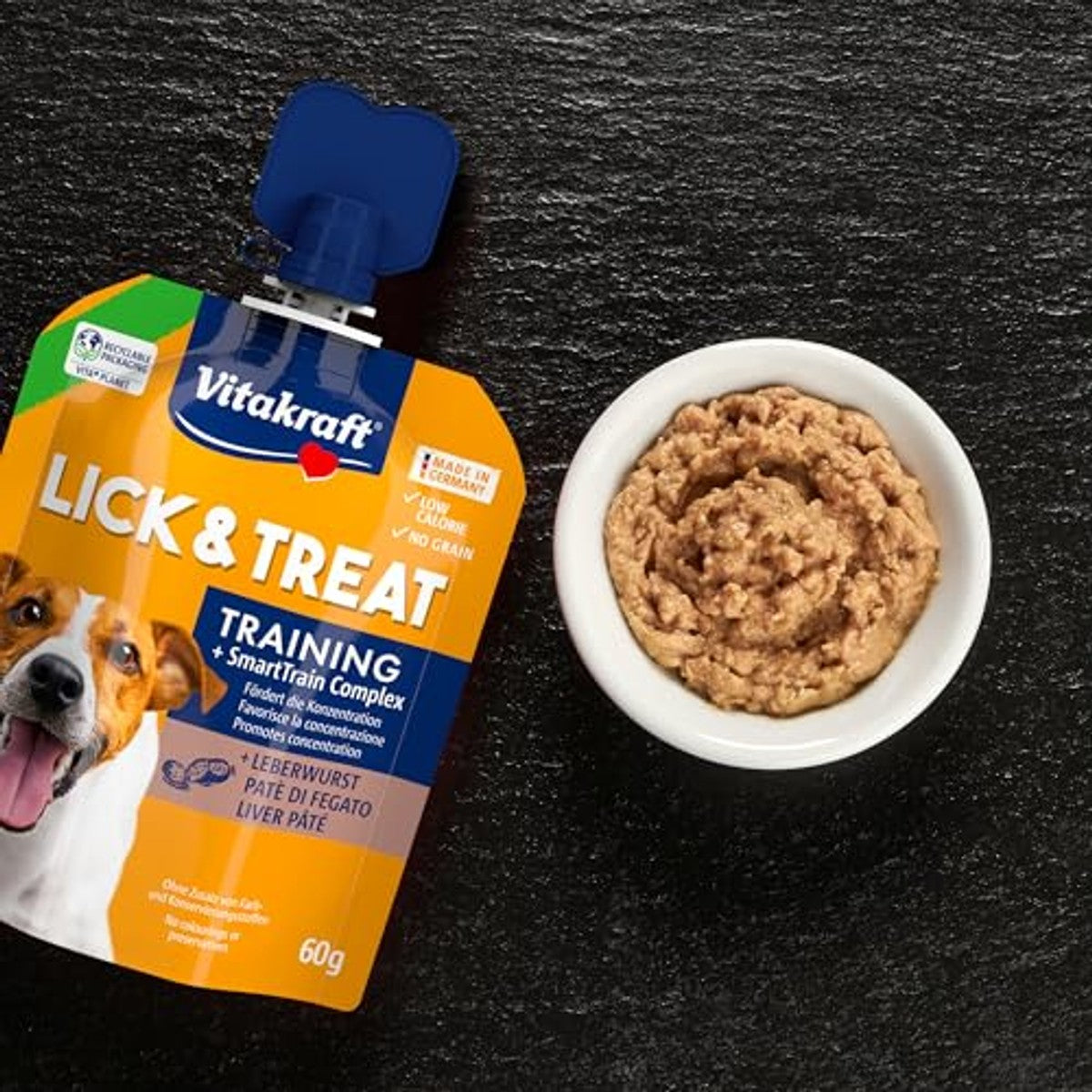 Vitakraft Lick & Snack, zachte trainingscrème in knijpvorm, met leverworst, hersluitbaar, zonder toegevoegde suiker (1 x 60 g) – Vitakraft