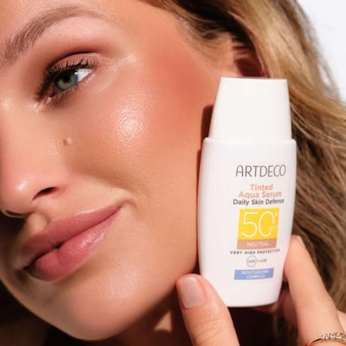 ARTDECO Tinted Aqua Serum Daily Skin Defense SPF50+ | Getinte dagverzorging met hoge bescherming tegen de zon, ultralichte vloeistof met hyaluronzuur, natuurlijke afwerking – Artdeco