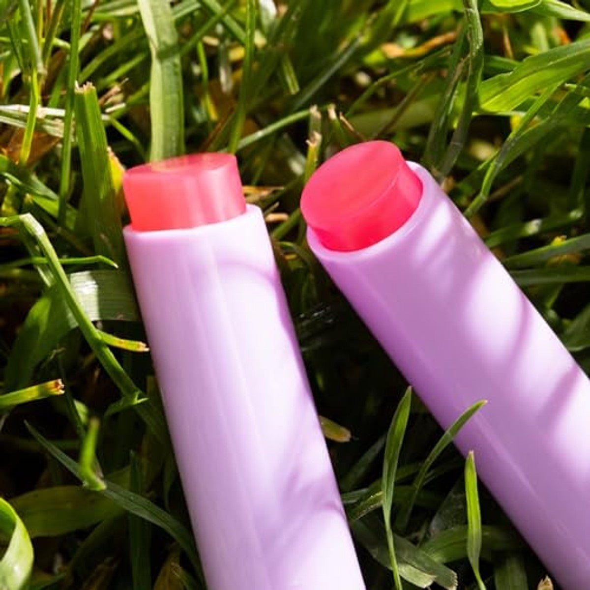 essence Glimmer in a Bubble lippenbalsem Chasing Bubbles 01 1,6 g - 3-pack