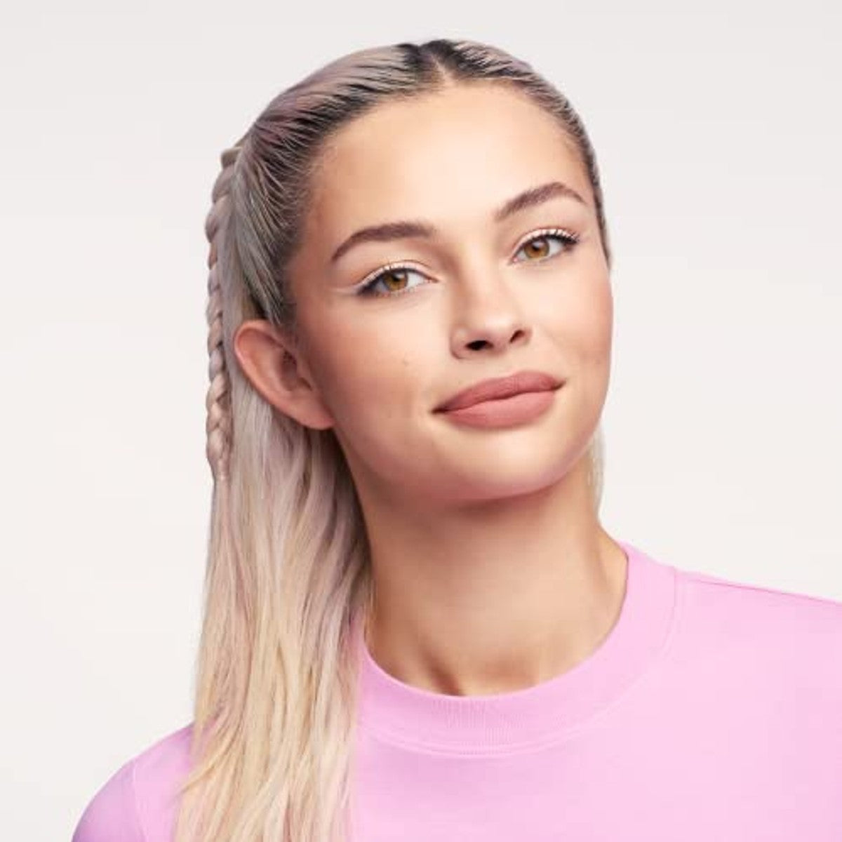 essence 8h matte liquid lipstick, nr. 04, nude, langdurig, matterend, sneldrogend, mat, veganistisch, waterbestendig, olievrij, zonder alcohol, per stuk verpakt (2,5 ml) – Essence Cosmetics