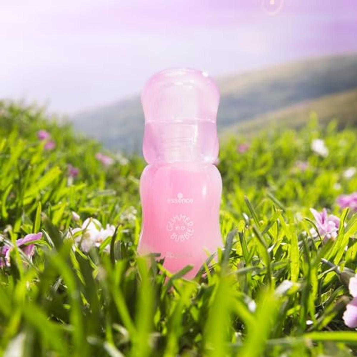essence GLIMMER IN A BUBBLE lipgloss nr. 01 roze glanzend veganistisch 3,5 ml | Glanzende lipgloss in een lichte roze tint – Essence Cosmetics