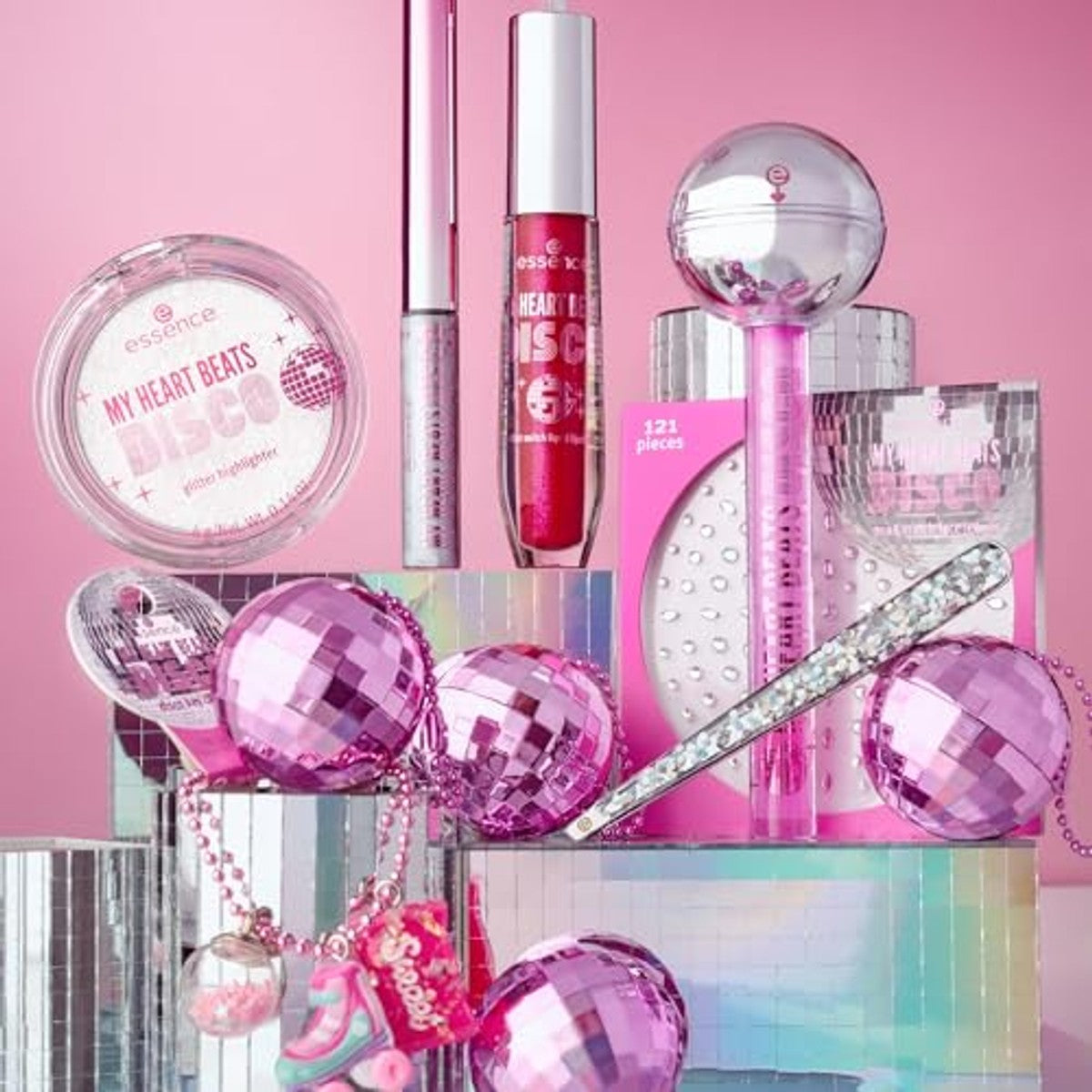 Essence My Heart Beats Disco Glitter Highlighter, nr. 01, zilver, glinsterend, gelig, veganistisch, zonder parfum, zonder alcohol, zonder parabenen, per stuk verpakt (4 g) – Essence Cosmetics