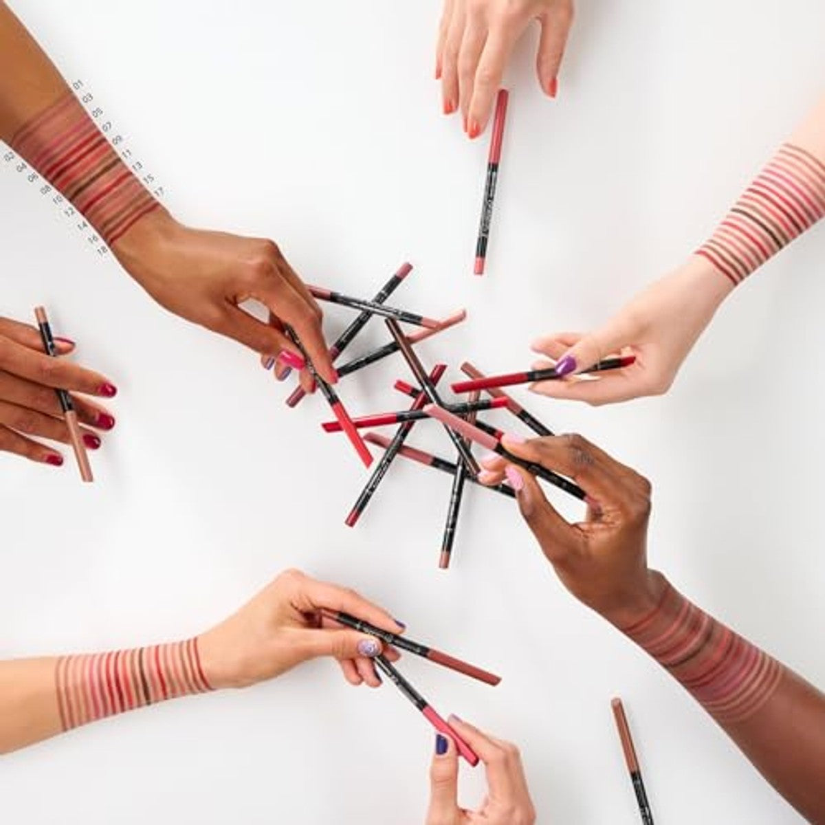 Essence 8h MATTE Comfort lipliner, nr. 15, roze, langdurig, direct resultaat, mat, veganistisch, waterbestendig, zonder conserveringsmiddelen, zonder parabenen, 1 stuk (0,3 g) – Essence Cosmetics
