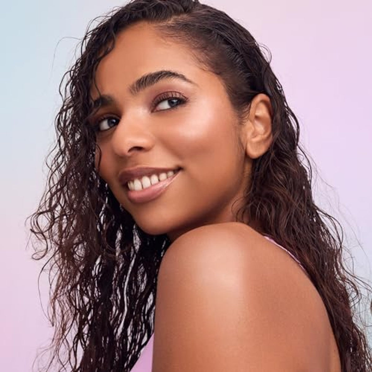 essence Disney The Little Mermaid glow stick highlighter 01 nude – foto 5