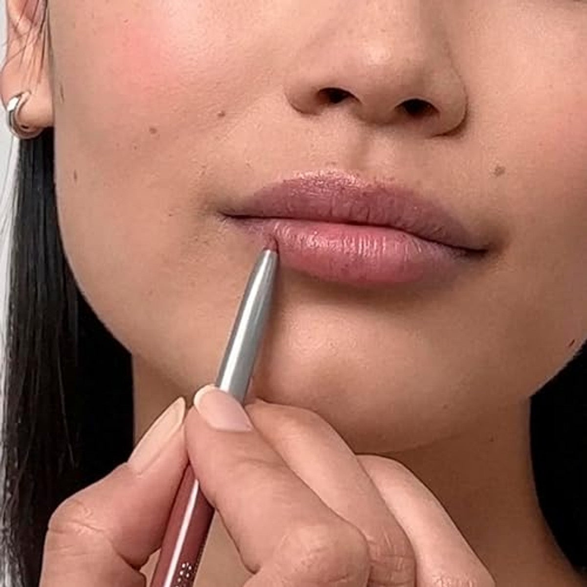 Clinique Quickliner™ For Lips All-Day Lipliner | Zijdeachtige liplinerstift die de lippen contourt, definieert en voorkomt dat de lippenstift loopt, geen slijpen nodig + geen uitdrogen