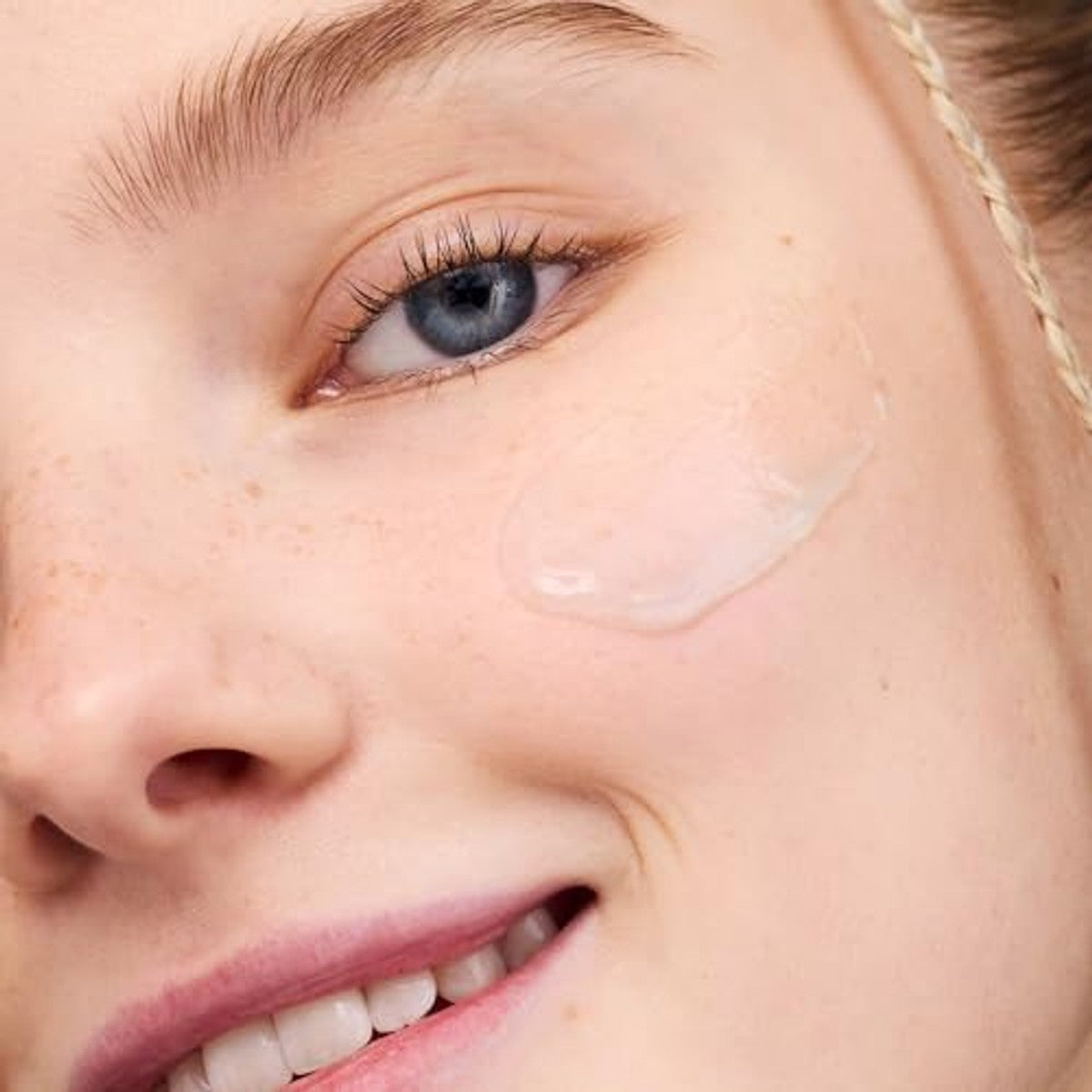 essence Superman Jelly Grip Hydrating Primer natuurlijk veganistisch 29 ml | Primer, hydraterend, verfrissend, primer, gladmakend, speciale grip-formule – Essence Cosmetics
