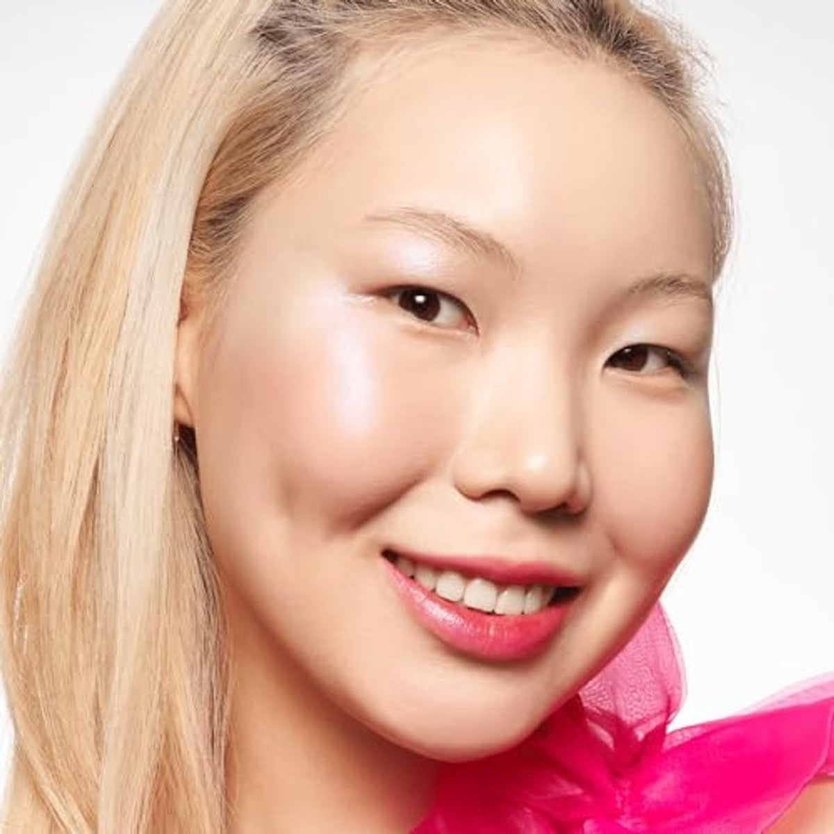 Essence Meta Glow Color Changing lippenstift, transparant, kleuraanpassend, kleureffect, natuurlijk, doorschijnend, veganistisch, olievrij, zonder parabenen, zonder microplastic deeltjes, per stuk – Essence Cosmetics