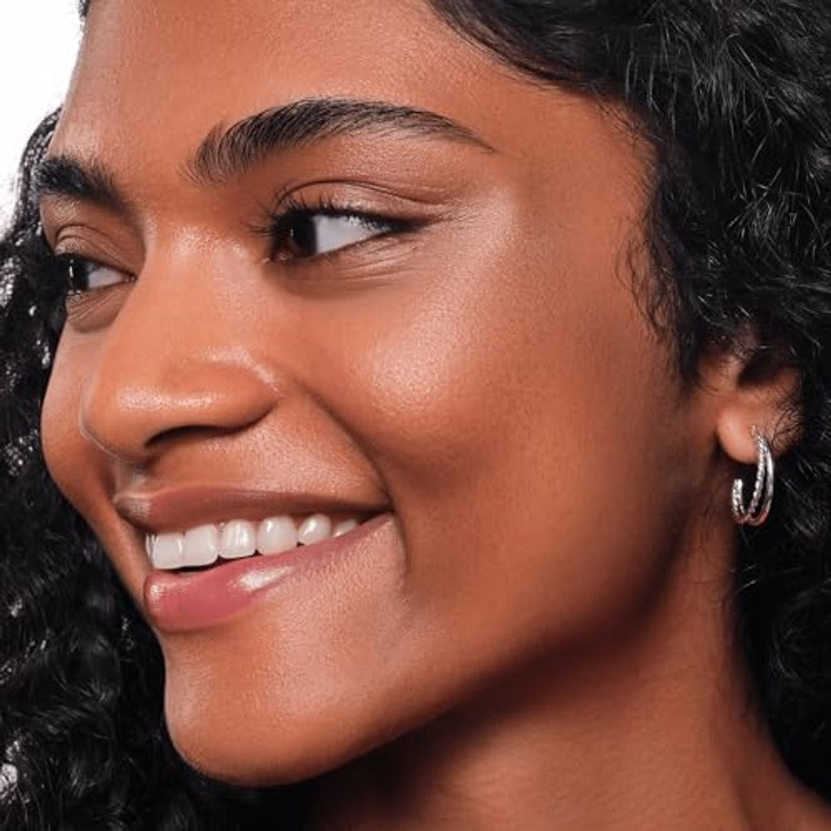 essence Soft Touch Bouncy Glow Highlighter nr. 10 nude – foto 6