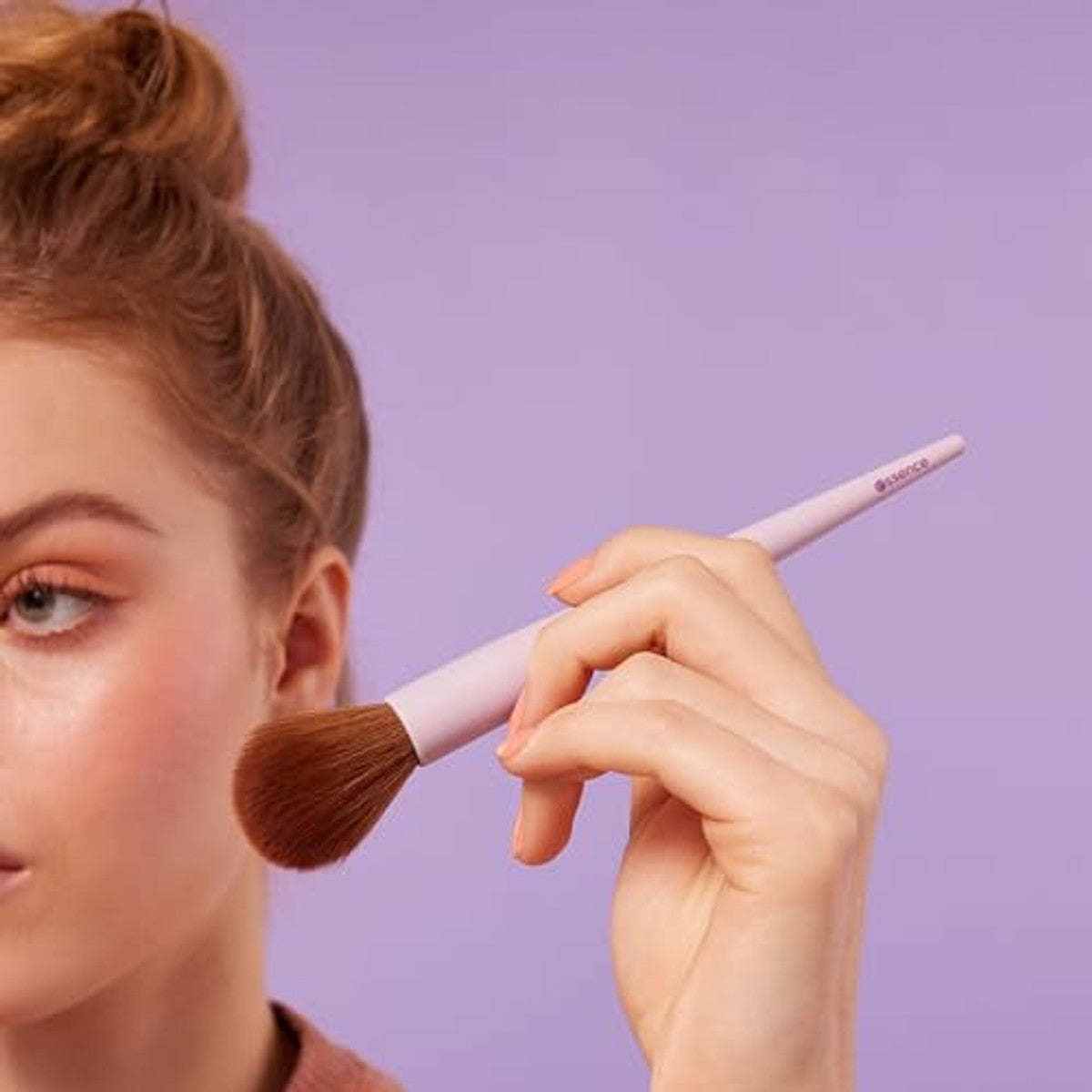 essence blush & highlighter brush, rougekwast, nr. 01, meerkleurig, nanodeeltjes vrij, 1 stuk – Essence Cosmetics
