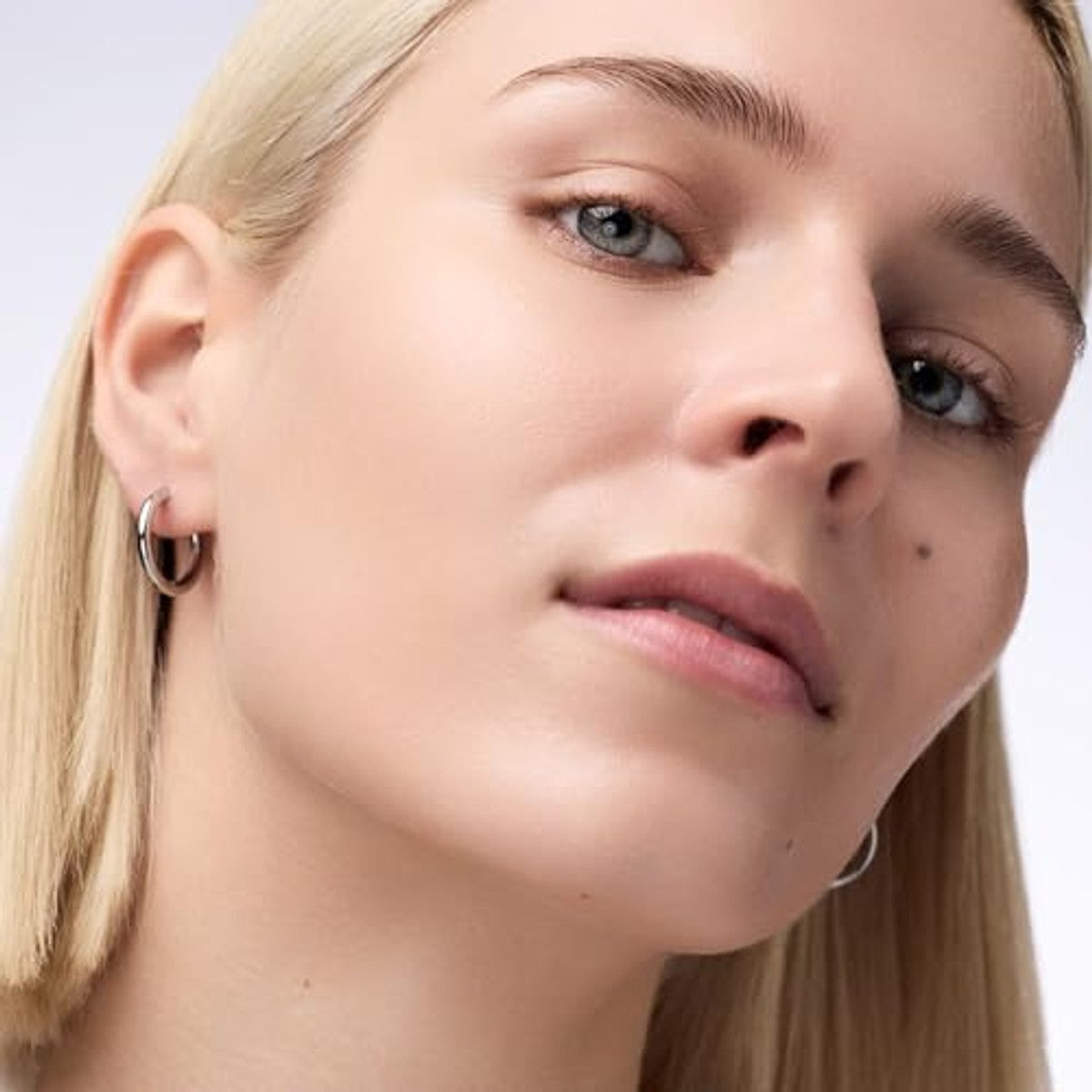 Catrice Soft Glam Filter Stick, basis, nr. 015, nude, zachttekenend, stralend, voor droge huid, voor een gemengde huid, veganistisch, zonder parfum, zonder alcohol, zonder conserveringsmiddelen, 1 – Catrice Cosmetics