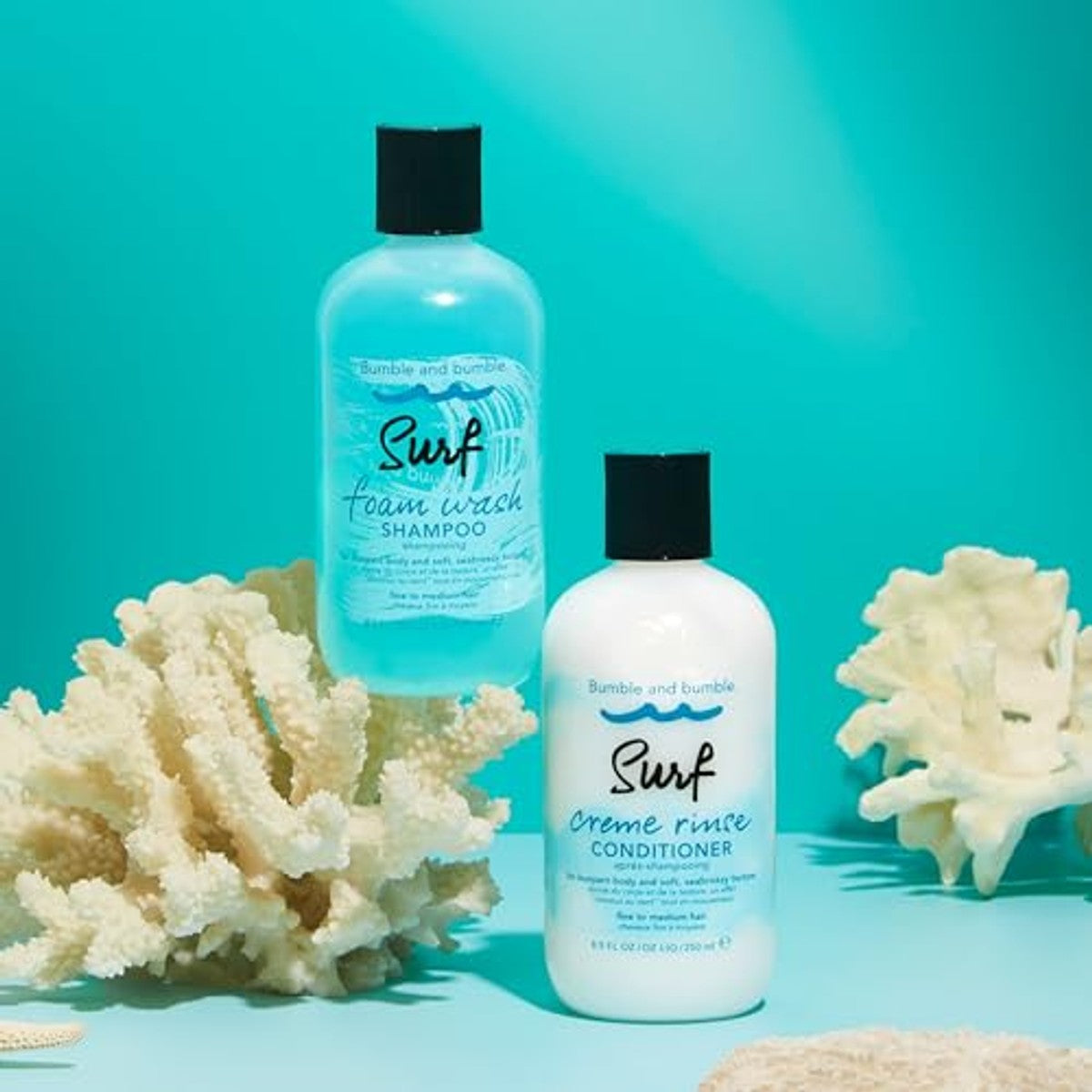 Bumble and bumble. Surf Foam Wash Texturizing Shampoo, textuurshampoo voor een frisse, lichte textuur, zorgt voor meer volume, golvend, glad haar